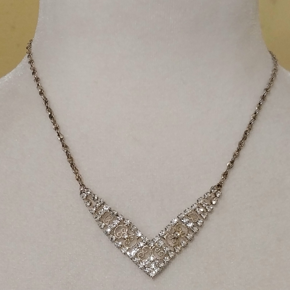 WLIND SILVER PLATE GOLDTONE SCROLL RHINESTONE VINTAGE FORMAL NECKLACE
